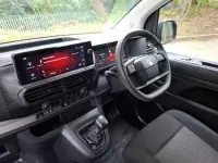 Second-hand Vauxhall Vivaro 2024 Alb Monovolum