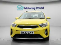Usado Kia Stonic 2022 Amarelo SUV