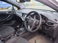Used Vauxhall Astra SRi 105 HP (77 kW) 2016 Silver Hatchback
