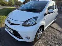 Begagnad Toyota Aygo 68 HK (50 kW) 2012 Vit Halvkombi
