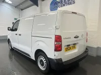 Gebraucht Vauxhall Vivaro S 120 PS (88 kW) 2024 Weiß Van / Kleinbus