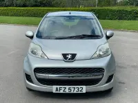 Używany Peugeot 107 68 KM (50 kW) 2009 Srebrny Hatchback