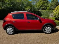 Begagnad Dacia Sandero Lauréate 90 HK (66 kW) 2014 Röd Halvkombi
