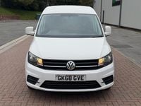 Usado VW Caddy Trendline 102 HP (75 kW) 2018 Branco Monovolume