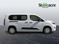 Nouă Vauxhall Combo Design Edition 100 kW (136 CP) 2026 Alb Monovolum