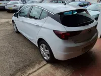 Używany Vauxhall Astra Design Edition 136 KM (100 kW) 2015 Biały Hatchback