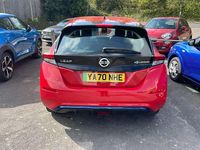 Begagnad Nissan Leaf Acenta 110 kW (150 HK) 2020 Röd Halvkombi