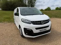 Second-hand Vauxhall Vivaro Sportive 100 CP (73 kW) 2021 Alb Monovolum