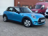 Begagnad Mini Cooper Classic 2019 Blå Halvkombi