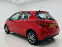 Used Toyota Yaris 90 HP (66 kW) 2015 Red Hatchback