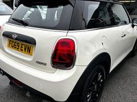 Begagnad Mini Cooper Classic 136 HK (100 kW) 2021 Halvkombi