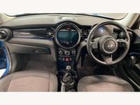 Begagnad Mini Cooper Classic 136 HK (100 kW) 2022 Blå Halvkombi