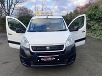 Begagnad Peugeot Partner 2017 Vit Minibuss