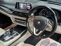 Usado BMW 750 M Sport 450 CV (330 kW) 2017 Negro Berlina