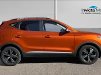 Usado MG ZS Excite 111 HP (81 kW) 2024 Laranja SUV