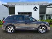 Usado VW Tiguan Life 150 HP (110 kW) 2023 Cinzento SUV