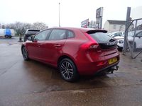 Used Volvo V40 Momentum 122 HP (89 kW) 2016 Red Hatchback