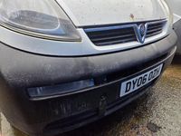 Second-hand Vauxhall Vivaro 100 CP (73 kW) 2006 Alb Monovolum