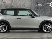Gebraucht Mini Cooper Hatch 154 PS (113 kW) 2024 Silber Kleinwagen