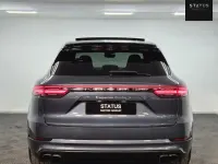 Käytetty Porsche Cayenne Turbo 550 HP (404 kW) 2018 Sininen Katumaasturi