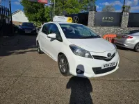 Used Toyota Yaris 99 HP (72 kW) 2014 White Hatchback
