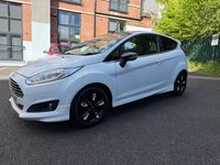 Begagnad Ford Fiesta Zetec 2016 Vit Halvkombi