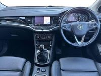 Second-hand Vauxhall Astra Elite 145 CP (106 kW) 2021 Alb Hatchback