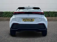 Used Toyota C-HR 140 HP (102 kW) 2024 White SUV