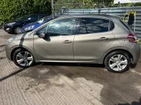 Used Peugeot 208 Allure 90 HP (66 kW) 2015 Brown Hatchback