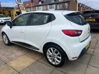 Used Renault Clio Dynamique 2017 White Hatchback