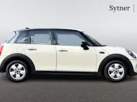 Usado Mini Cooper Classic 134 HP (98 kW) 2019 Branco Citadino