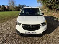 Second-hand Vauxhall Combo Edition 100 CP (73 kW) 2019 Alb Van
