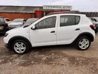 Used Dacia Sandero Lauréate 90 HP (66 kW) 2015 White Hatchback