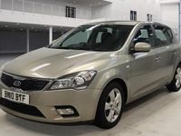 Używany Kia Ceed 126 KM (92 kW) 2010 Srebrny Hatchback