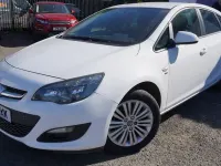 Gebraucht Vauxhall Astra 110 PS (80 kW) 2013 Weiß Kleinwagen