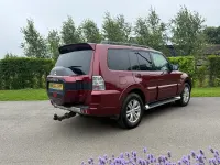 Used Mitsubishi Shogun 2016 Red SUV