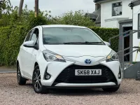 Used Toyota Yaris 100 HP (73 kW) 2018 White Hatchback