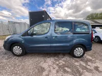 Used Peugeot TePee Active 100 HP (73 kW) 2015 Blue MPV