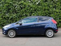 Usado Ford Fiesta Titanium 96 CV (70 kW) 2011 Azul Utilitario