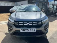 Używany Dacia Jogger Extreme 141 KM (103 kW) 2025 Szary Minivan