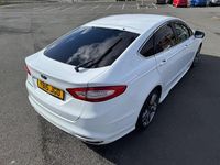 Used Ford Mondeo Titanium 180 HP (132 kW) 2015 White Hatchback