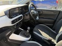 Used Hyundai i10 Premium 67 HP (49 kW) 2022 Green Hatchback