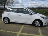 Used Hyundai i20 SE 84 HP (61 kW) 2016 White Hatchback