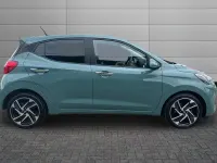 Used Hyundai i10 Premium 67 HP (49 kW) 2024 Mangrove green Hatchback
