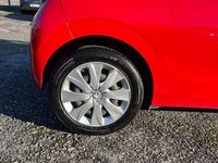 Used Peugeot 108 Active 68 HP (50 kW) 2014 Red Hatchback