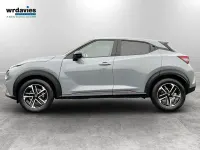 Begagnad Nissan Juke N-Connecta 2024 Grå SUV