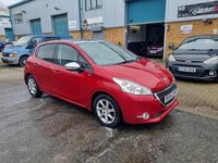 Używany Peugeot 208 Style 82 KM (60 kW) 2014 Czerwony Hatchback