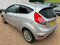 Usado Ford Fiesta Titanium 125 HP (91 kW) 2015 Prateado Citadino