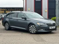 Usado Skoda Superb GreenLine 120 CV (88 kW) 2017 Gris Familiar