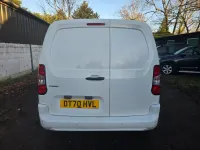 Second-hand Vauxhall Combo Sportive 100 CP (73 kW) 2021 Alb Monovolum